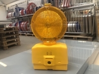 Blinklampe, gul LED med beslag. Dobbeltsidet.